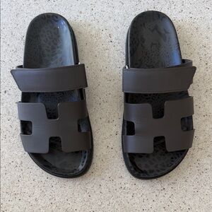 Women H Logo Slide Sandals in Dark green